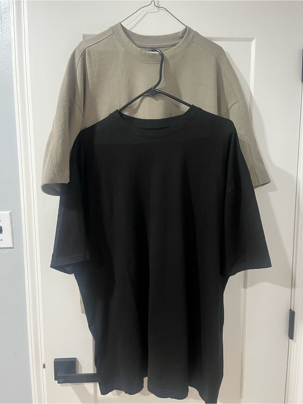 Bundle of Men's oversized Short Sleeve Crew Tee - Black & Tan